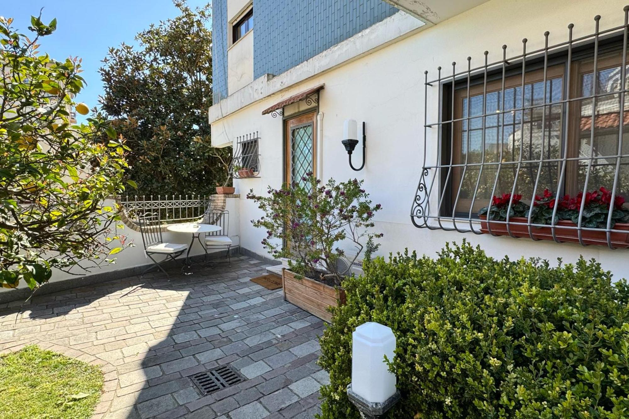 Guestsuite Maison 80123 Bed & Breakfast