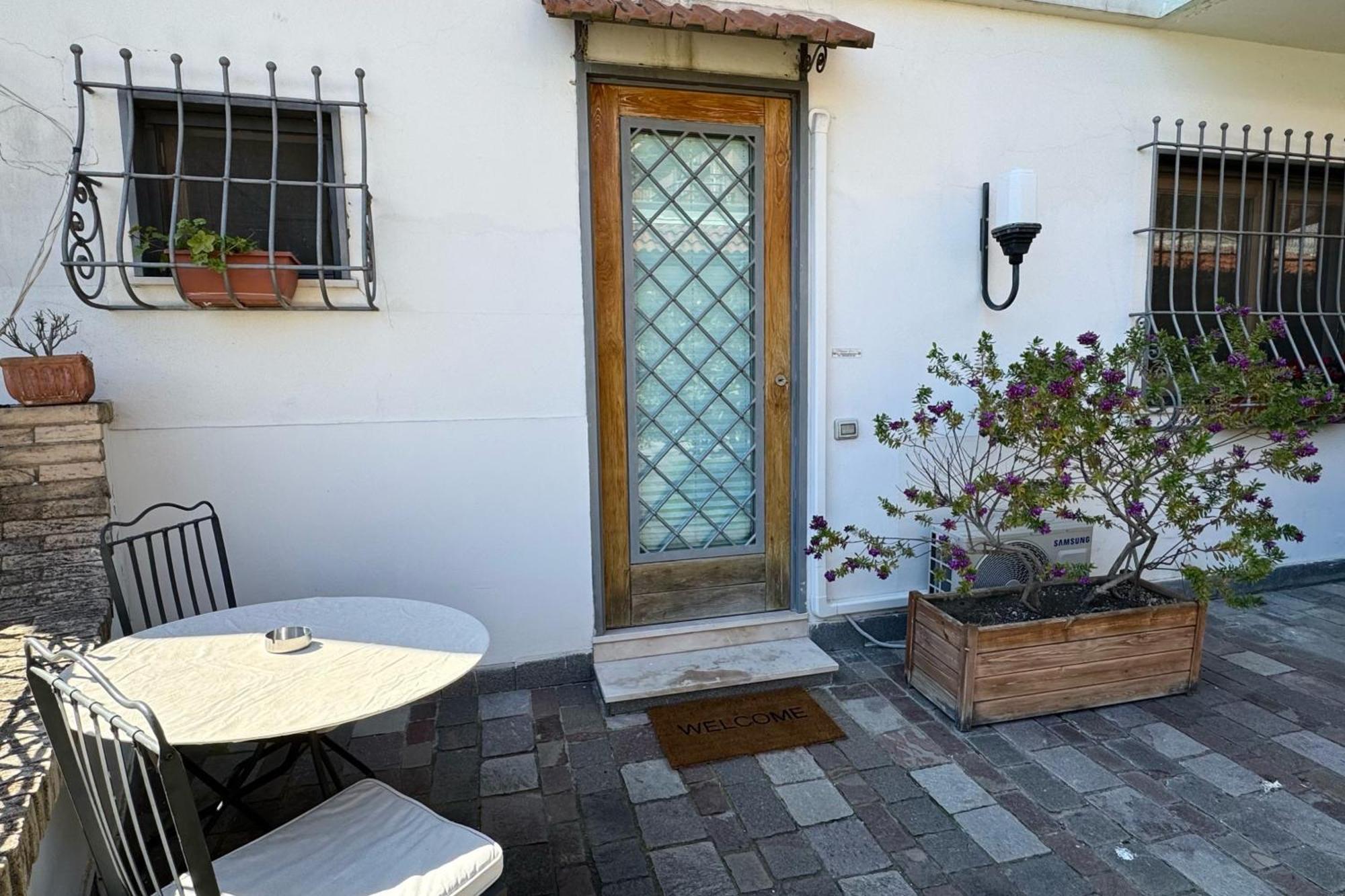 Guestsuite Maison 80123 Bed & Breakfast